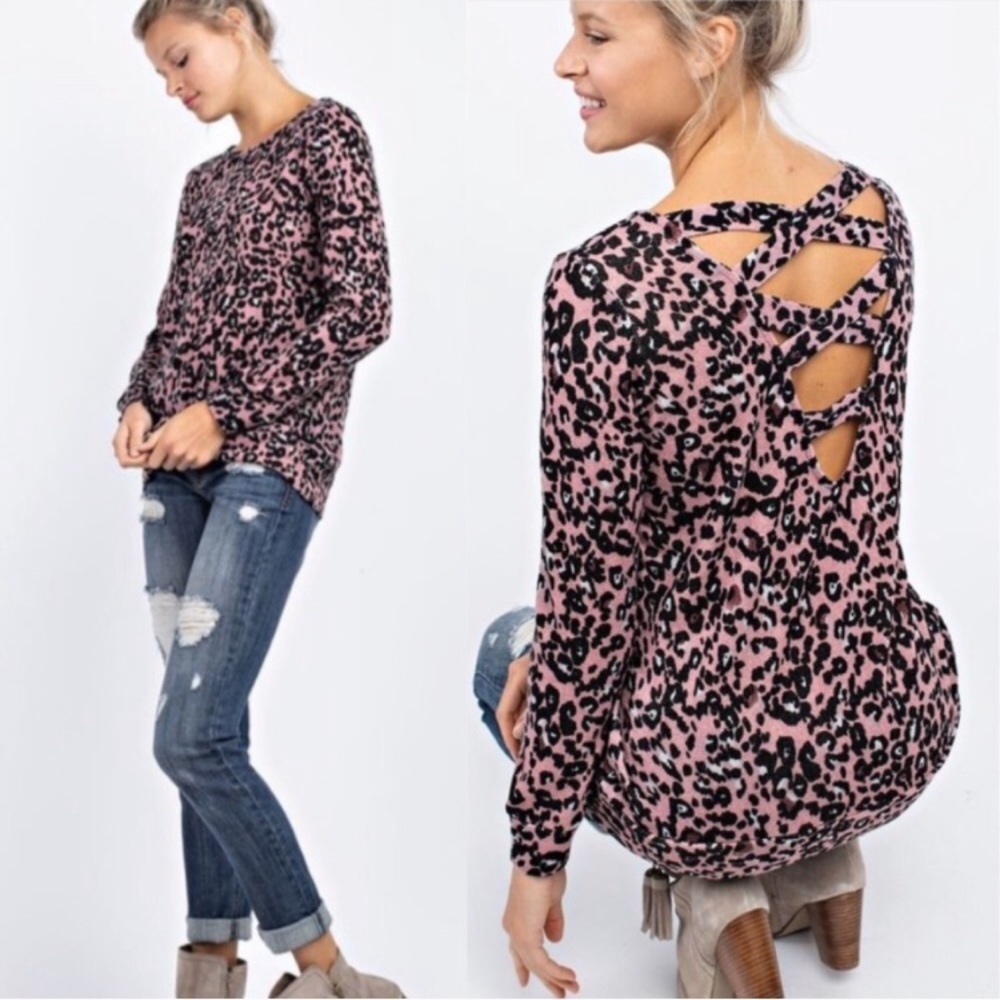 Cut out back leopard knit top